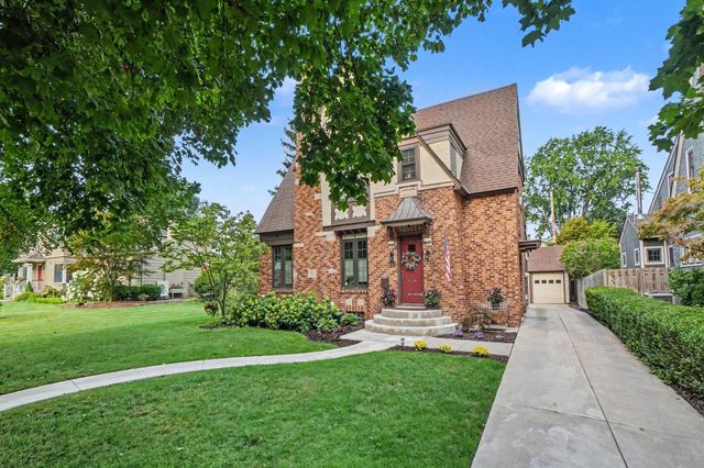 566 Lawndale Court, Holland, MI 49423