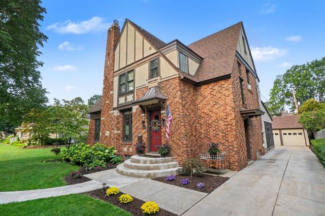 566 Lawndale Court, Holland, MI 49423