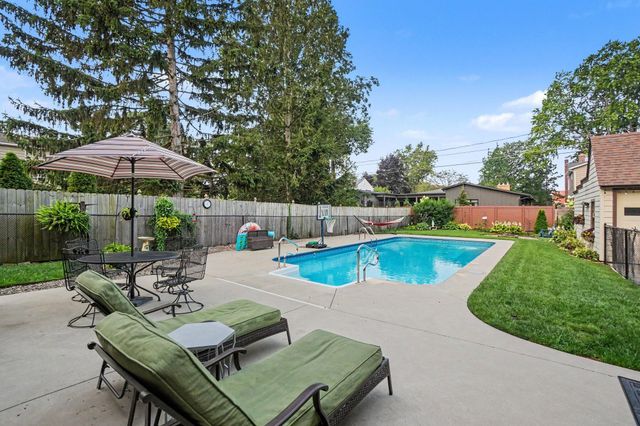 566 Lawndale Court, Holland, MI 49423