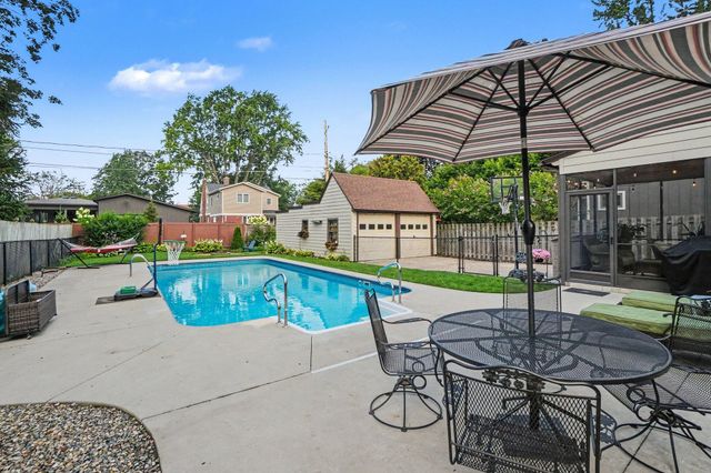 566 Lawndale Court, Holland, MI 49423