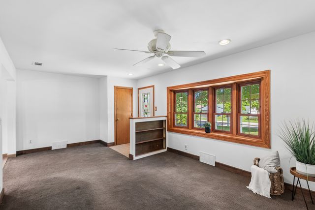33320 N Sunset Avenue, Grayslake, IL 60030