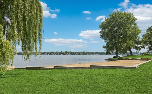 33320 N Sunset Avenue, Grayslake, IL 60030