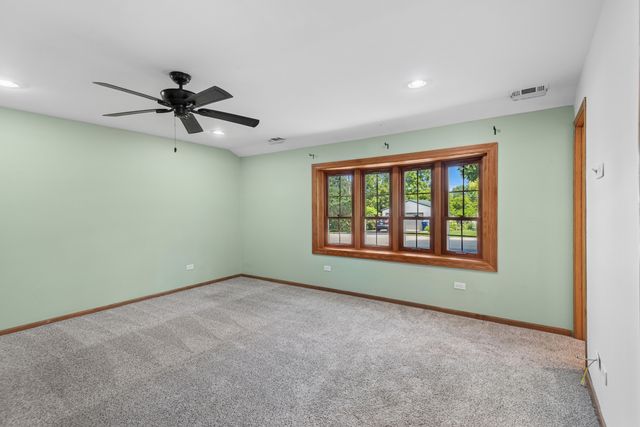 33320 N Sunset Avenue, Grayslake, IL 60030