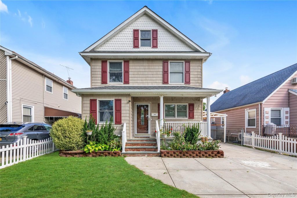 7643 265th Street, New Hyde Park, NY 11040 — exterior