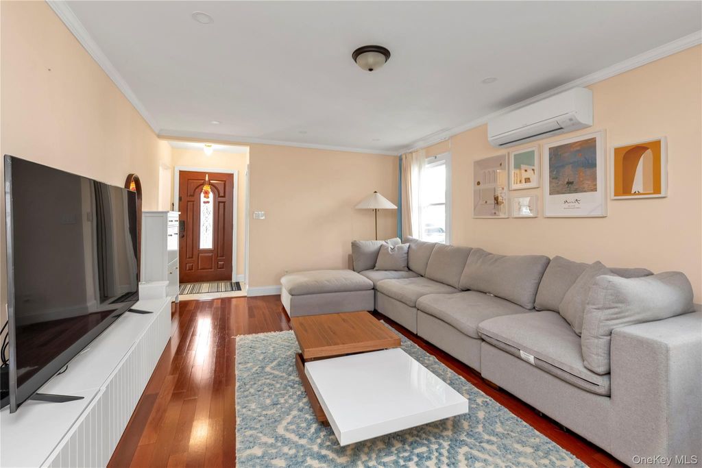 7643 265th Street, New Hyde Park, NY 11040 — photo 3