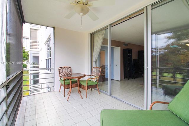 605 Oaks Drive 305, Pompano Beach, FL 33069