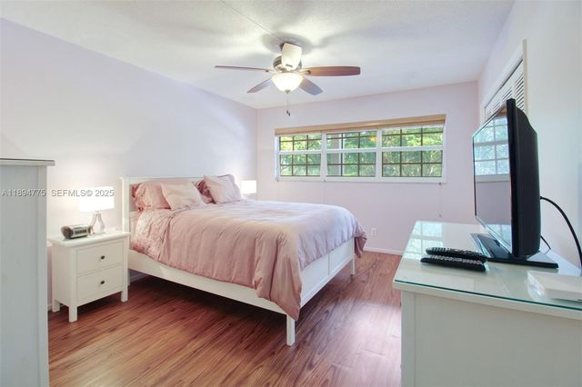 605 Oaks Drive 305, Pompano Beach, FL 33069