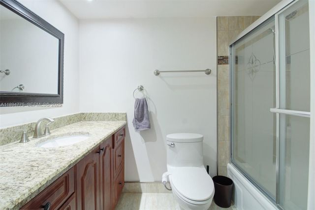 605 Oaks Drive 305, Pompano Beach, FL 33069