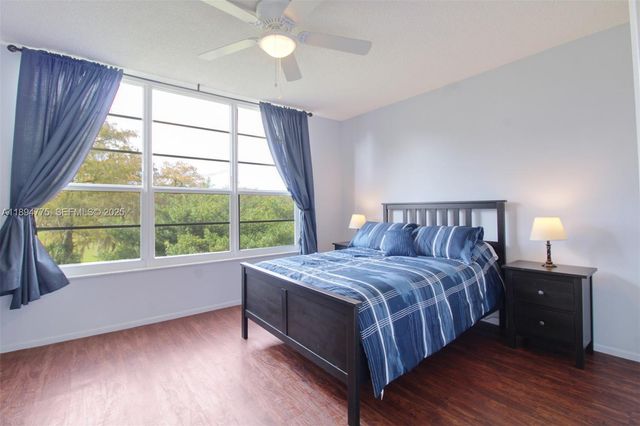 605 Oaks Drive 305, Pompano Beach, FL 33069