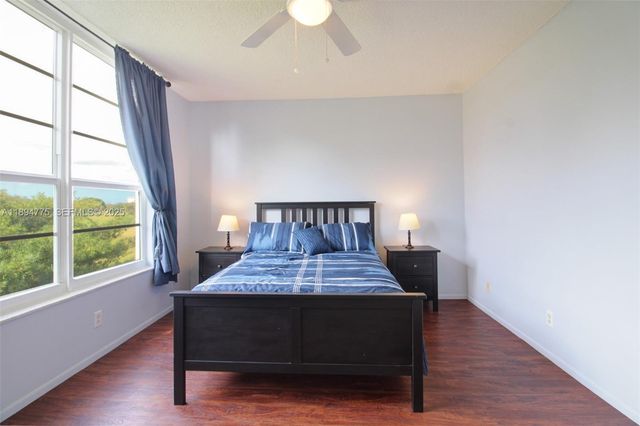 605 Oaks Drive 305, Pompano Beach, FL 33069