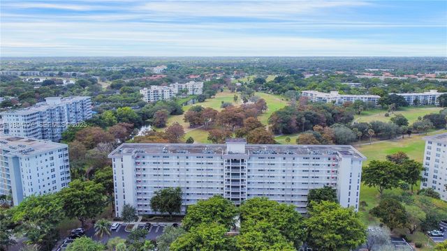 605 Oaks Drive 305, Pompano Beach, FL 33069