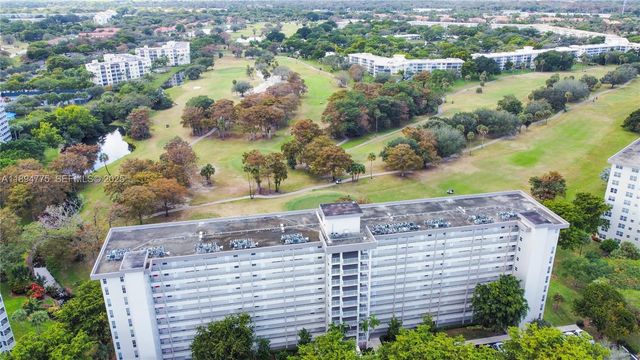 605 Oaks Drive 305, Pompano Beach, FL 33069
