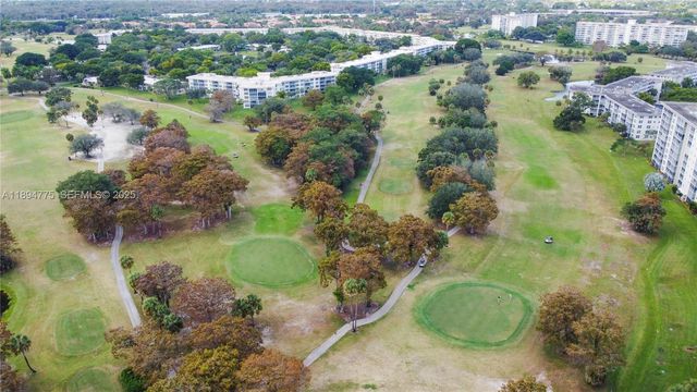 605 Oaks Drive 305, Pompano Beach, FL 33069