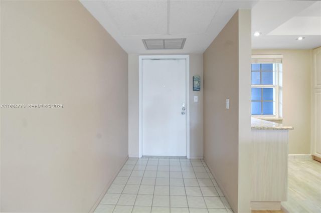 605 Oaks Drive 305, Pompano Beach, FL 33069