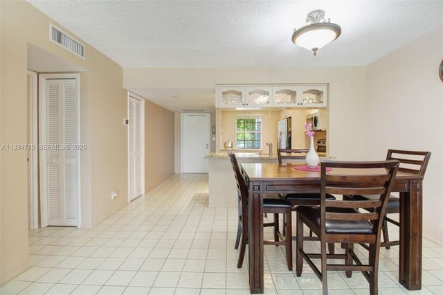605 Oaks Drive 305, Pompano Beach, FL 33069