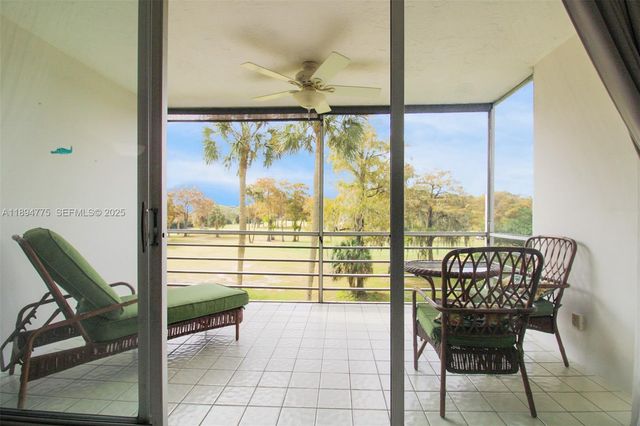 605 Oaks Drive 305, Pompano Beach, FL 33069