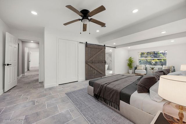 811 W Calhoun Street, Livingston, TX 77351