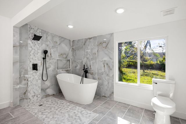 811 W Calhoun Street, Livingston, TX 77351