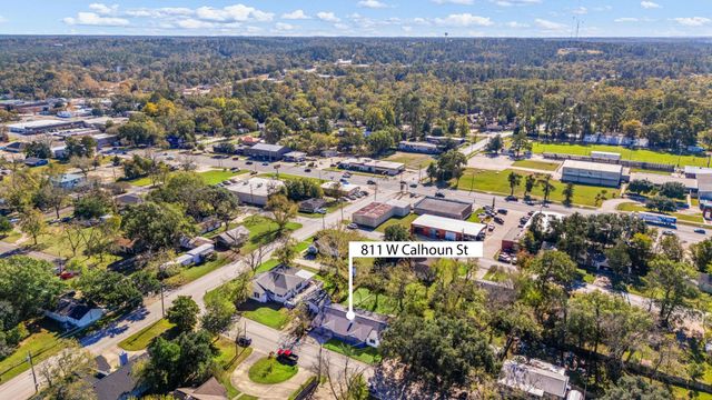 811 W Calhoun Street, Livingston, TX 77351