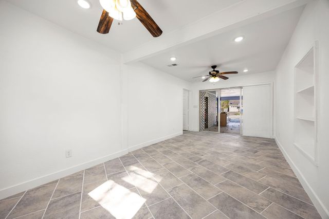 811 W Calhoun Street, Livingston, TX 77351