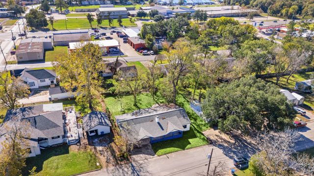 811 W Calhoun Street, Livingston, TX 77351
