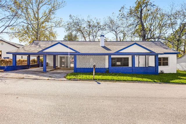 811 W Calhoun Street, Livingston, TX 77351