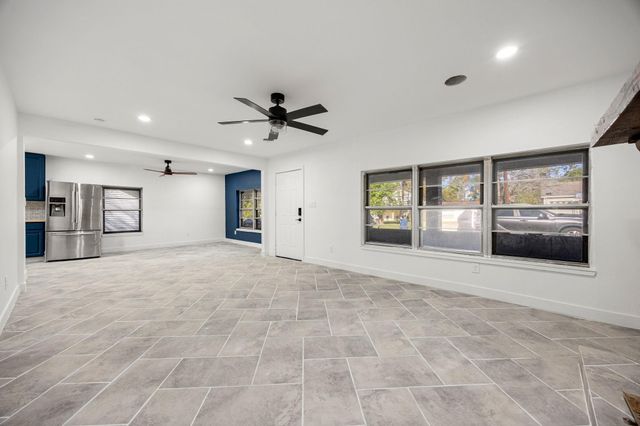 811 W Calhoun Street, Livingston, TX 77351