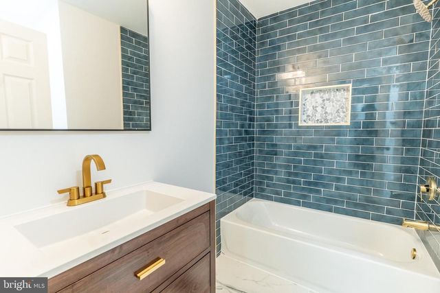 9 HAWTHORNE DR, Medford, NJ 08055