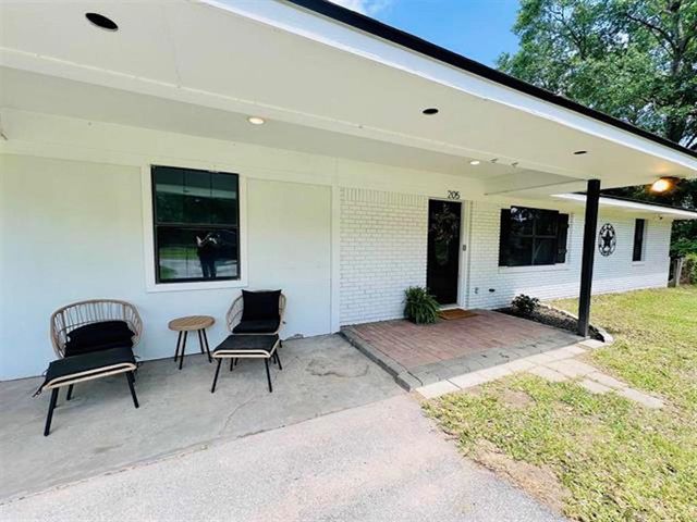 205 Reynolds Lane, Vidor, TX 77662
