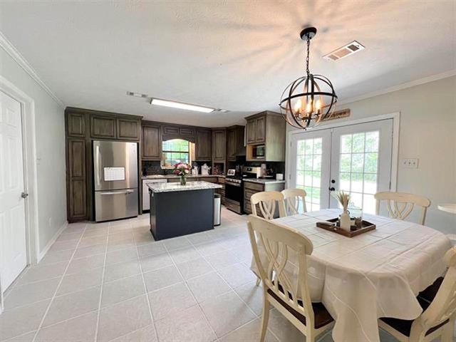 205 Reynolds Lane, Vidor, TX 77662