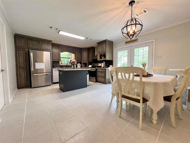 205 Reynolds Lane, Vidor, TX 77662
