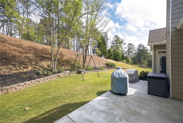 717 Golf Crest Drive, Acworth, GA 30101