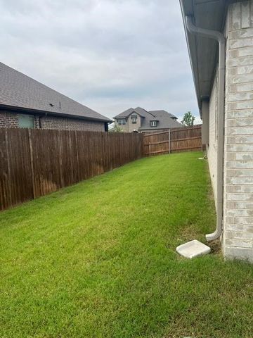 203 Mockingbird Drive, Waxahachie, TX 75165