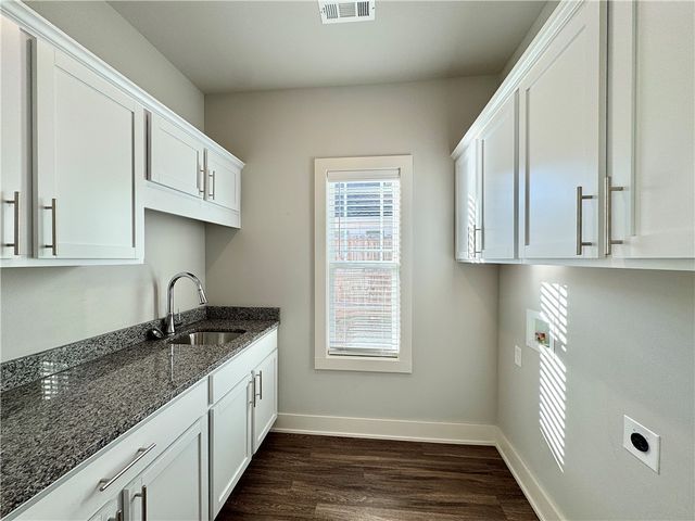 703 NE Heights Lane, Bentonville, AR 72712