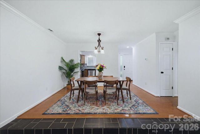232 Queens Road 37, Charlotte, NC 28204