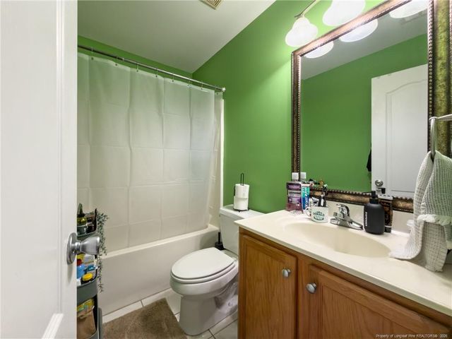 1944 Yellowbrick Road, Fayetteville, NC 28314