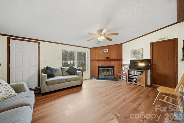 109 10th Street NE, Hildebran, NC 28637