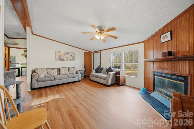 109 10th Street NE, Hildebran, NC 28637