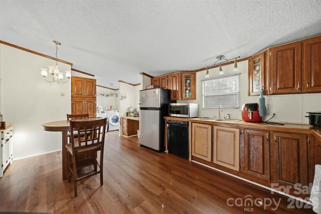 109 10th Street NE, Hildebran, NC 28637
