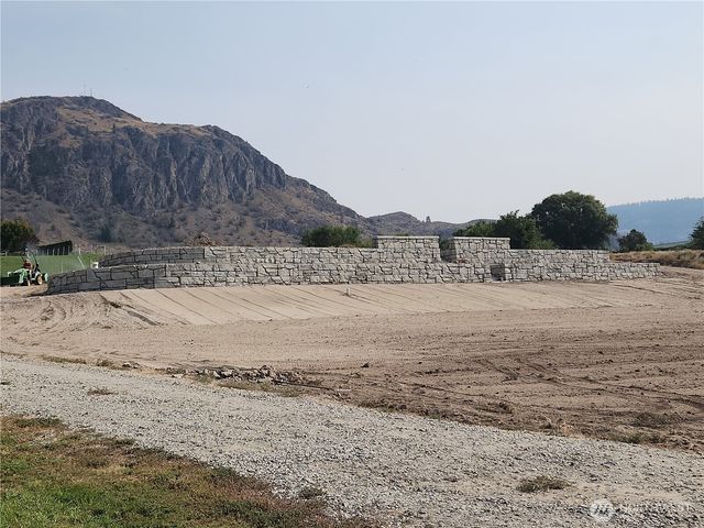 136 Eastlake Road, Oroville, WA 98844