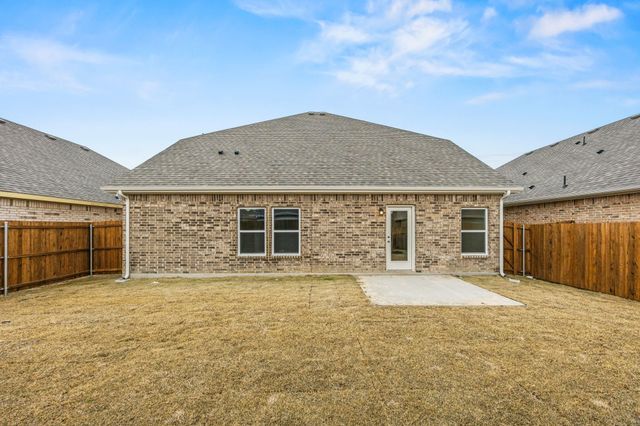 329 Amberville Drive, Red Oak, TX 75154