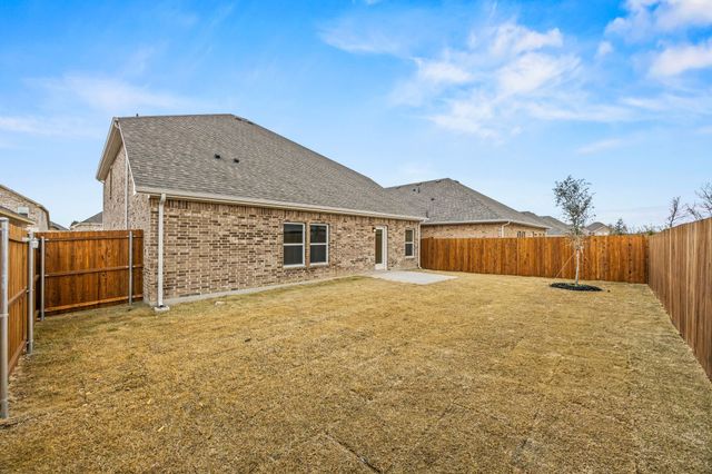 329 Amberville Drive, Red Oak, TX 75154