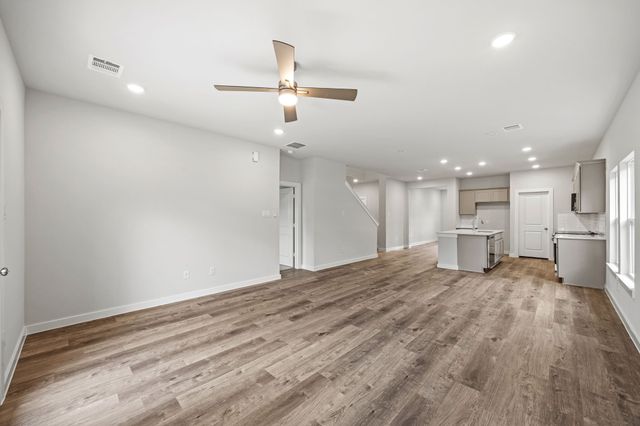 329 Amberville Drive, Red Oak, TX 75154