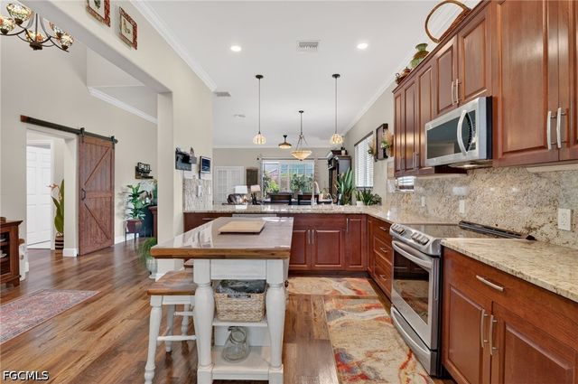 2522 Dora CT, Lehigh Acres, FL 33971