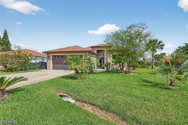 2522 Dora CT, Lehigh Acres, FL 33971