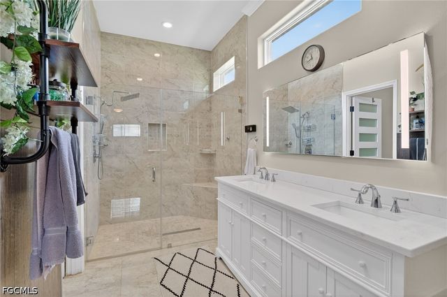 2522 Dora CT, Lehigh Acres, FL 33971