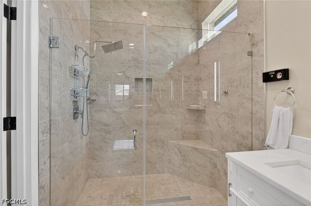 2522 Dora CT, Lehigh Acres, FL 33971