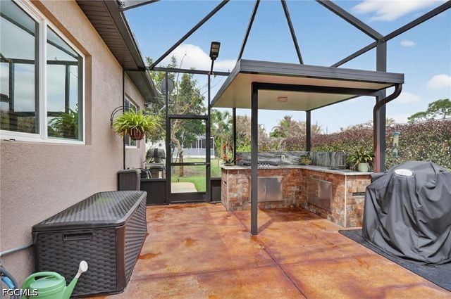 2522 Dora CT, Lehigh Acres, FL 33971