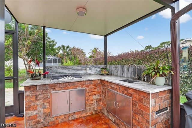 2522 Dora CT, Lehigh Acres, FL 33971