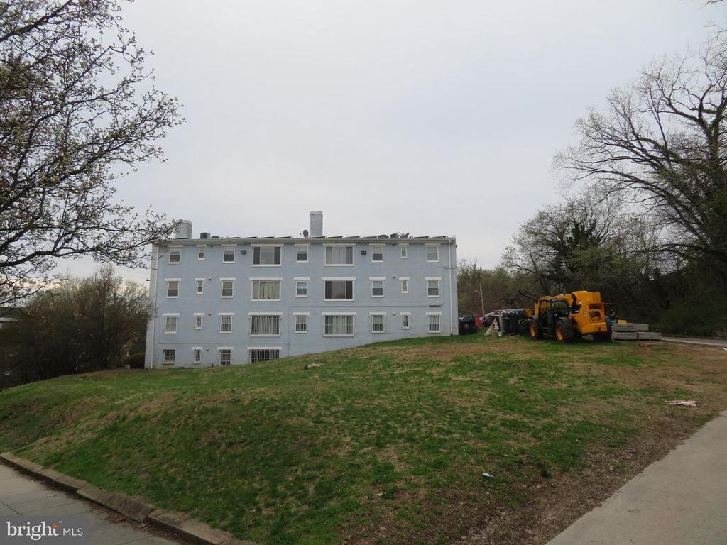 800 BARNABY ST SE, Washington, DC 20032